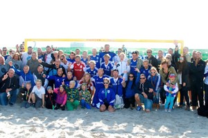 Rostocker Robben mit Fans beim Beachsoccer Cup 2014