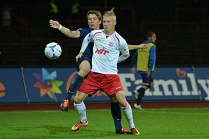 Markus Gröger (Hansa Rostock) im Zweikampf mit Michael Kessel (Fortuna Köln)