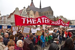 Demo für den Erhalt aller vier Sparten des Volkstheaters Rostock