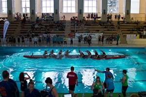 Drachenboot Indoor Cup 2015 in der Rostocker Neptunschwimmhalle