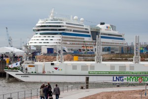 LNG Barge für die AIDAsol im Hamburger Hafen (Foto: Becker Marine Systems)