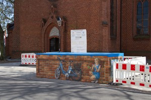 Pedelec-Station der RSAG nördlich der Kirche in Warnemünde