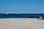 Panoramablick auf die Hafenausfahrt von Warnemünde.