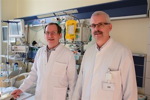 Kinderklinik-Chef Prof. Dr. Michael Radke (l.) und Koordinator Dr. Frank Walther sehen mitunter junge Patienten mit rätselhaften Symptomen. Sie wollen ein Netzwerk für die Betroffenen aufbauen. (Foto: Unimedizin)