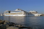 Erster Dreifachanlauf des Jahres im Kreuzfahrthafen Warnemünde