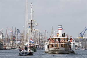 Mit zahlreichen Mitseglern brachen die Traditionsschiffe zu ihren Tagesfahrten auf (Foto: Hanse Sail Rostock / Lutz Zimmermann)