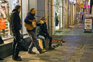 Letzte Woche protestierten Straßenmusiker gegen die neue Regelung.