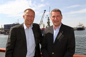 Dr. Gernot Tesch (links) und Jens A. Scharner, Geschäftsführung der Rostock Port GmbH (Foto: Archiv)