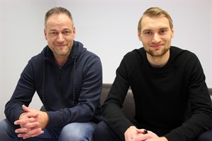 René Schneider (l.), Vorstand Sport beim F.C. Hansa Rostock, und Neuzugang Tim Väyrynen (Foto: F.C. Hansa Rostock)