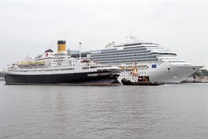 Ex-Völkerfreundschaft-Kreuzfahrtschiff „Astoria“ in Warnemünde, dahinter die „Costa Favolosa“