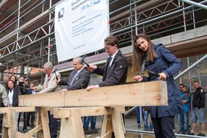 Harlad Jeguschke, Emil Reisinger von der Uniklinik, Finanzminister Mathias Brodkorb und BBL-Projektleiterin Carmen-Alina Botezatu