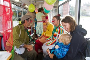 Ihren zehnjährigen Geburtstag feiern die Rostocker Rotznasen in der Straßenbahn