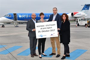 BMI regional Erstflug von Rostock nach Stuttgart - v.l. Fabrice Binet (director of business development bmi regional), Dörthe Hausmann (Geschäftsführerin Flughafen Rostock-Laage), Jochen Schnadt (CCO bmi regional) und Petra Proba (Manager Marketing Flughafen Rostock-Laage) (Foto: Angelika Heim)