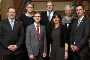 Professor Udo Kragl, Professor Patrick Kaeding, Hannes Christen, Professor Wolfgang Schareck, Privatdozentin Dr. Meike Klettke, Konzilspräsidentin Professorin Brigitte Vollmar, Dr. Jan Timm (v.l. Foto: Universität Rostock/Edeltraut Altrichter)