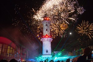 Neujahr 2018 in Warnemünde wird mit dem Warnemünder Turmleuchten gefeiert