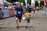 Unterstützung durch die Familie beim Zieleinlauf