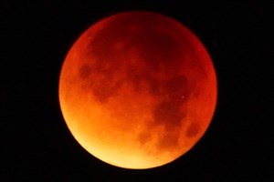 Mondfinsternis am 27. Juli 2018: Blutmond über Rostock (Foto: Archiv)