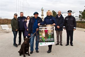 Partner des Warnemünder Turmleuchten 2019 kündigen den ersten Höhepunkt des Jahres in Warnemünde an.