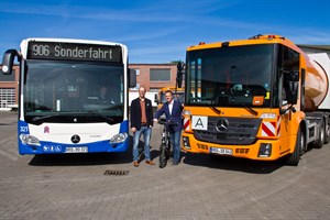 RSAG-Busse und Mülltautos der Stadtentsorgung Rostock fahren mit Abbiegeassistenten