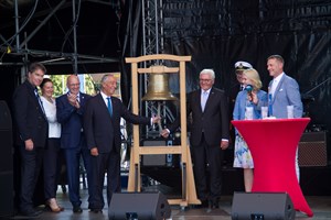 Eröffnung der Hanse Sail: Holger Bellgardt, Inga Skujina, Roland Methling, Marcelo Rebelo de Sousa, Frank-Walter Steinmeier, Andreas Krause und Manuela Schwesig