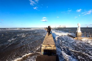 Nicht annähernd so hoch wie Anfang 2019 soll die Ostsee in dieser Woche in Warnemünde steigen (Foto: Archiv)