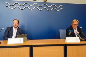 Corona-Fälle bei Crews auf Aida-Kreuzfahrtschiffen in Rostock: Steffen Bockhahn, Senator für Jugend, Soziales, Gesundheit und Schule (links) und Hansjörg Kunze, Vice President PR & Communication, AIDA Cruises