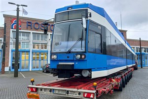 Erste sanierte 6N1-Straßenbahn zurück in Rostock (Foto: RSAG)