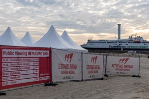 Fußball-EM 2024 - Public Viewing in der Strand Arena Warnemünde