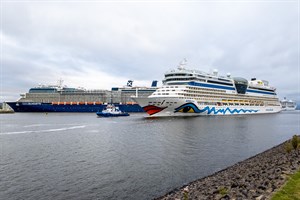 Kreuzfahrtschiff-Dreifachanlauf in Warnemünde