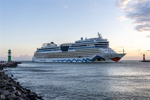 Das Kreuzfahrtschiff „AIDAmar“ in Rostock-Warnemünde (Foto: Archiv)