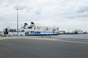 Schwestertreffen zwischen „Tinker Bell“ und „Akka“ am 12.07.2024 im Überseehafen Rostock