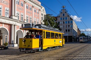 120 Jahre elektrische Straßenbahn in Rostock - Straßenbahn-Korso durch die Innenstadt