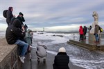 Leichtes Hochwasser - überspülte Westmole in Warnemünde